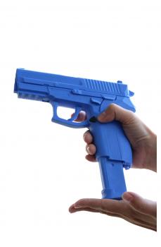 Trainingswaffe Krav Maga Pistole Hartgummi mit auswerfbarem Magazin Blau